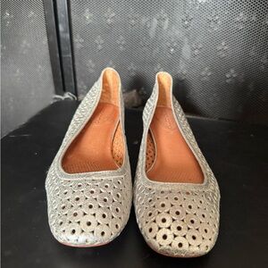Corso Como Women’s Silver Cutout Flats Size 7